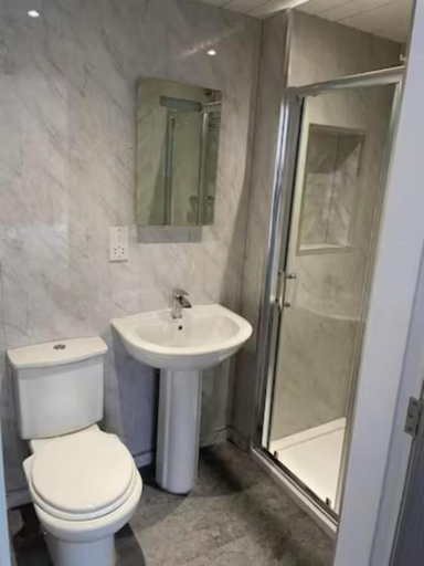 Bathroom 4, OYO The Royal Crest Hotel & Bar, Sefton