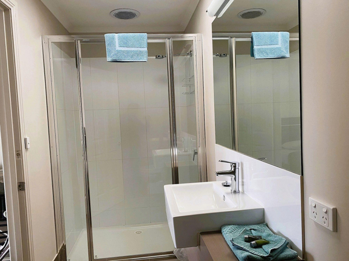 Bathroom 5, Dalvue Motel, Corangamite - North