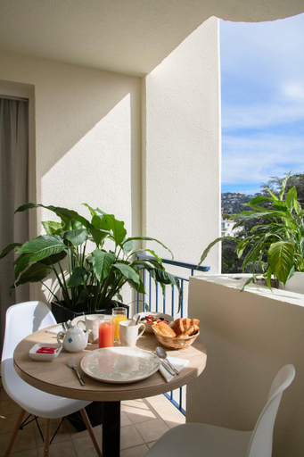 Others 3, le Cetai Cannes Beach Hotel, Alpes-Maritimes