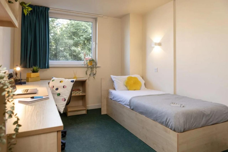 2, Burley Road in City Centre - Leeds, Leeds