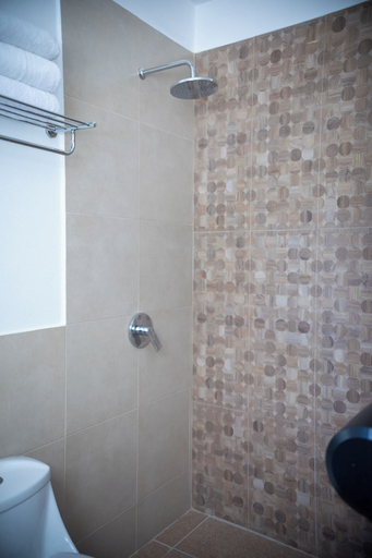 Bathroom 3, Madeira Hotel y Villas, San Salvador