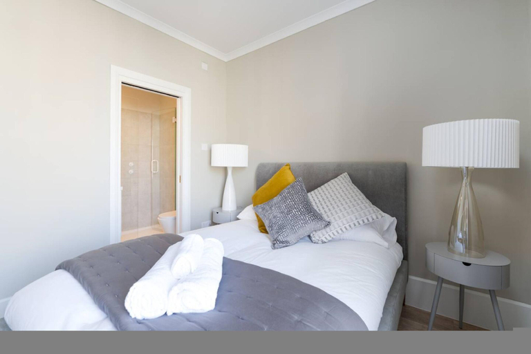 4, Gorgeous Apartment by the Park (PS6), London