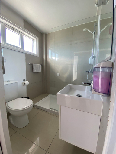Bathroom 4, Boronia Hotel Apartments, Larnaca