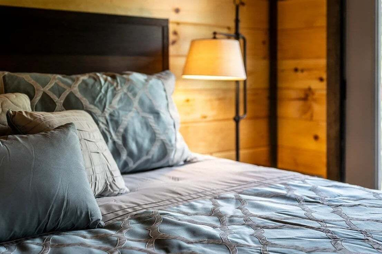 Room 5, Smoky Ridge Retreat 4 Bedroom Cabin, Sevier