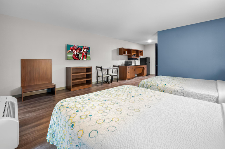 Amenity (Guest room), HomeTowne Studios by Red Roof Fort Myers, Lee