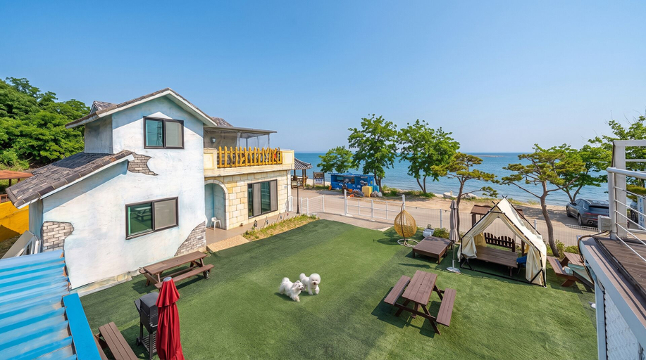 Exterior & Views 2, Yeongheungdo Blue Story Pension, Ongjin