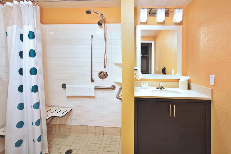 Bathroom 3, Towneplace Suites By Marriott Republic Airport Lon, Suffolk