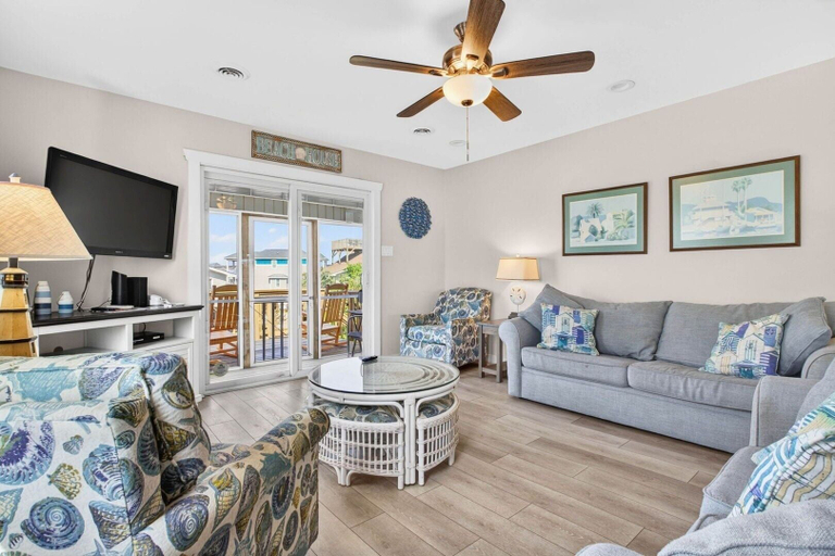 Living area 3, Ike's Place / 118 Seaside Dr 4 Bedroom Home, Brunswick