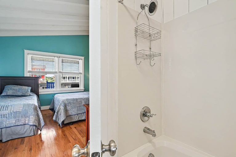 Bathroom 4, Xanadu - 4 Br Home, Brunswick