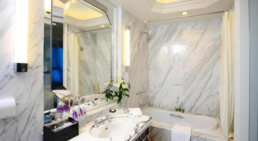 Bathroom 5, Yuncheng Jianguo Hotel, Yuncheng