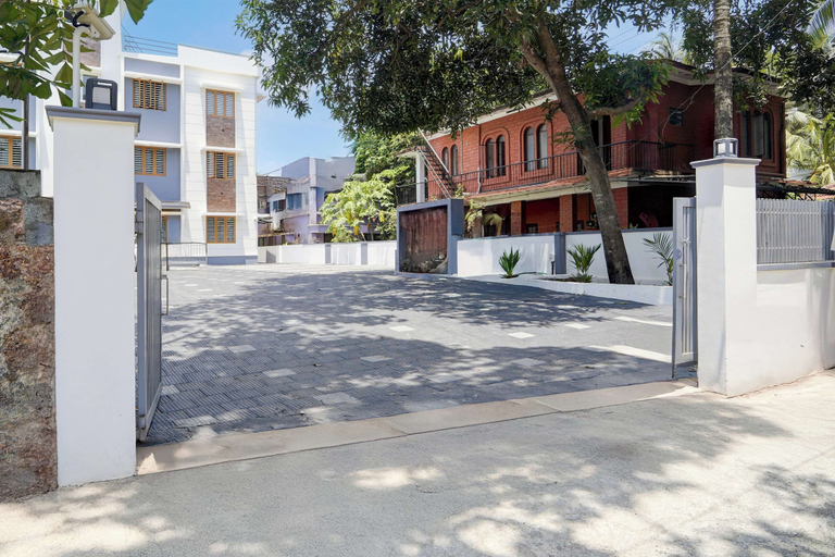 Property grounds, Collection O Calicut Near Calicut, Kozhikode