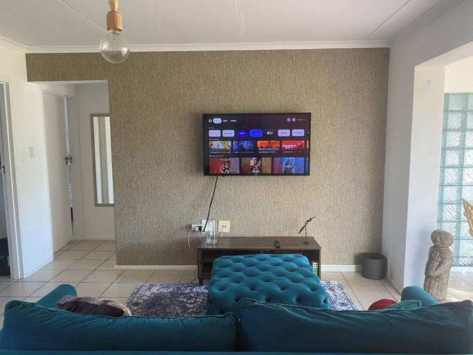 Living area, Private Room Near the Beach, City of Cape Town