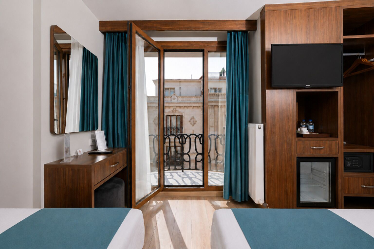 Bedroom 5, Weingart Black Tulip, Fatih