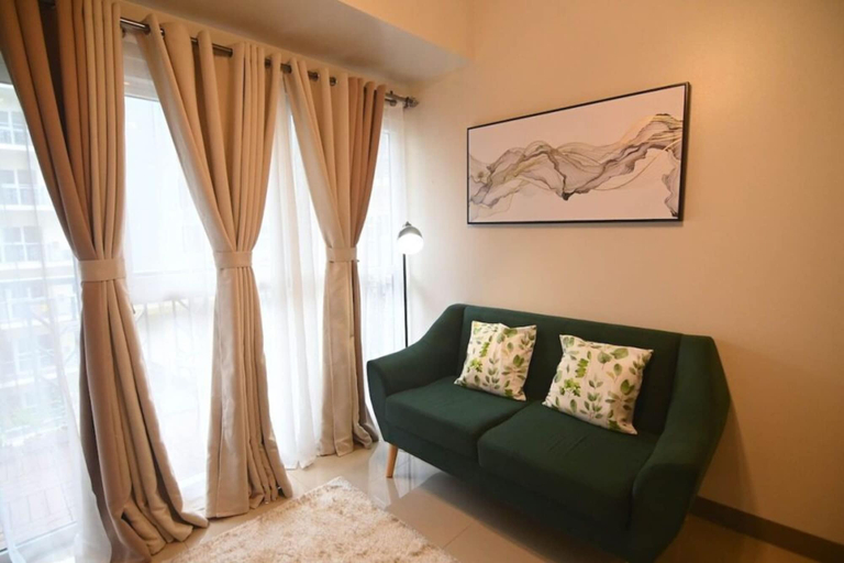 Living room 5, Kuya Awens Staycation Unit 15K, Parañaque
