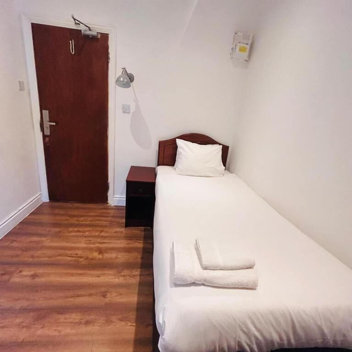 Room 4, Sinai Hotel, London