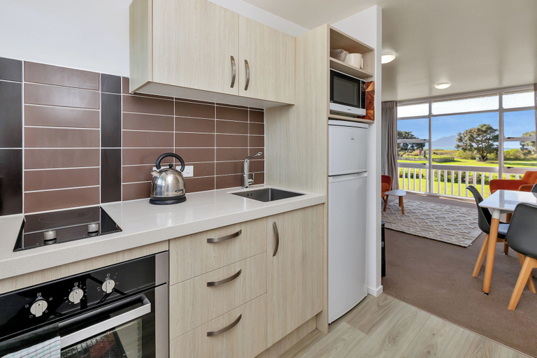 Private kitchen 3, Ruakaka Beach Front Motel, Whangarei