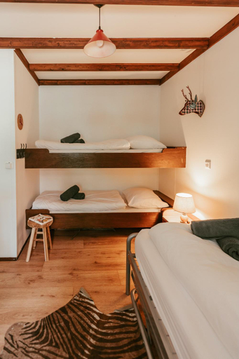Bedroom 2, Prachtige boshuisjes by Bed en Boshuisjes, Oisterwijk