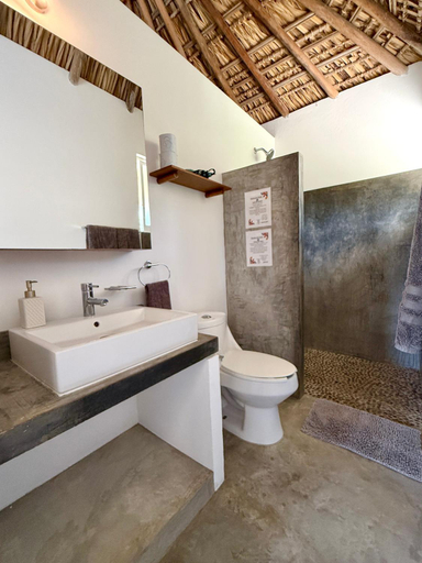 Bathroom, Villa Margarita Bungalow, Dist. Pochutla