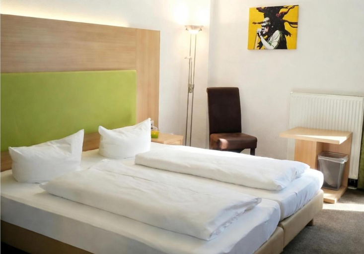 Bedroom 2, Hotel Aviva, Karlsruhe
