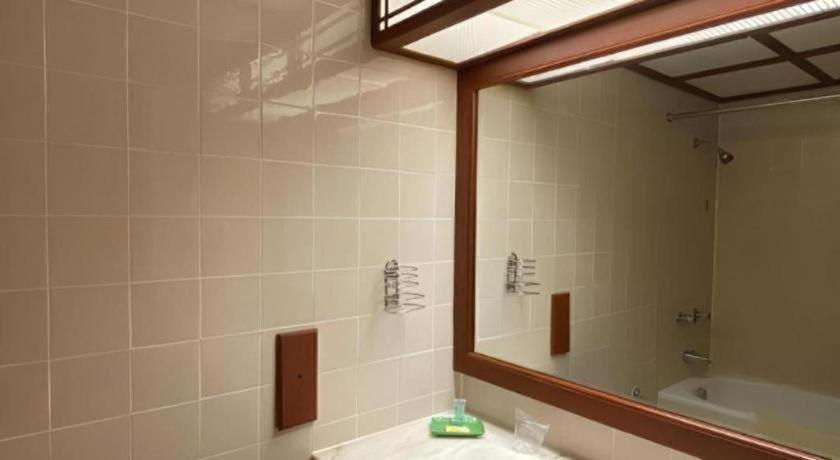 Bathroom 5, Marco Polo Hotel, Tawau