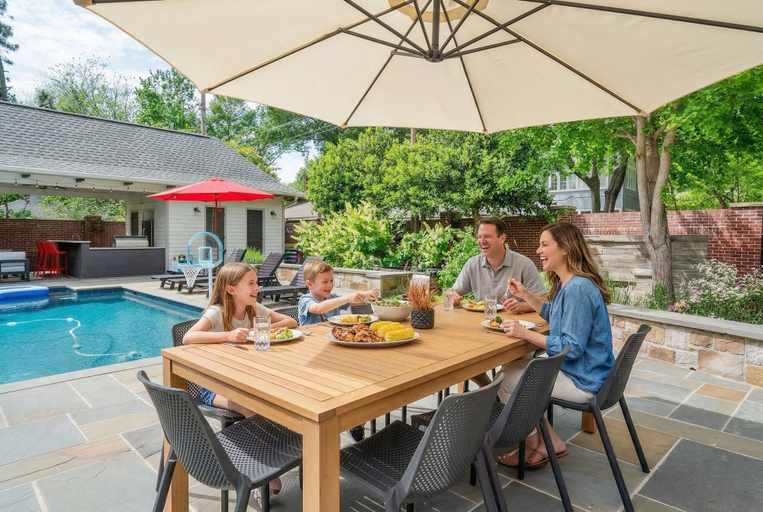 Room 3, 6BR Home Private Pool Spa Games Gazebo, Shelby