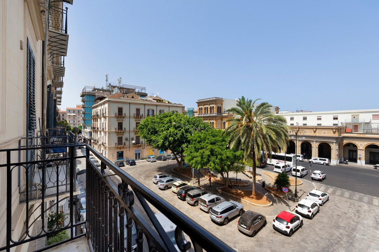 Exterior view 3, House stazione, Palermo