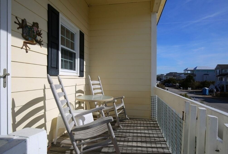 Property grounds 4, Toadally Relaxin' 2 Bedroom Home by RedAwning, Brunswick