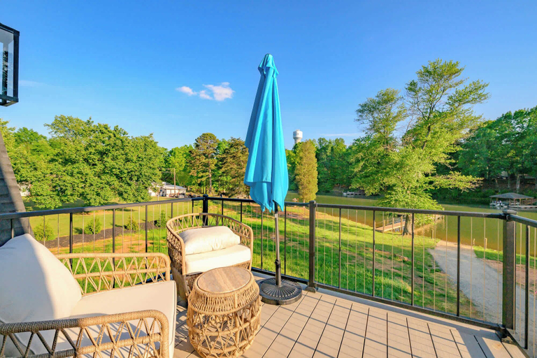 Interior 2, Energetic Lakeview Loft, Iredell