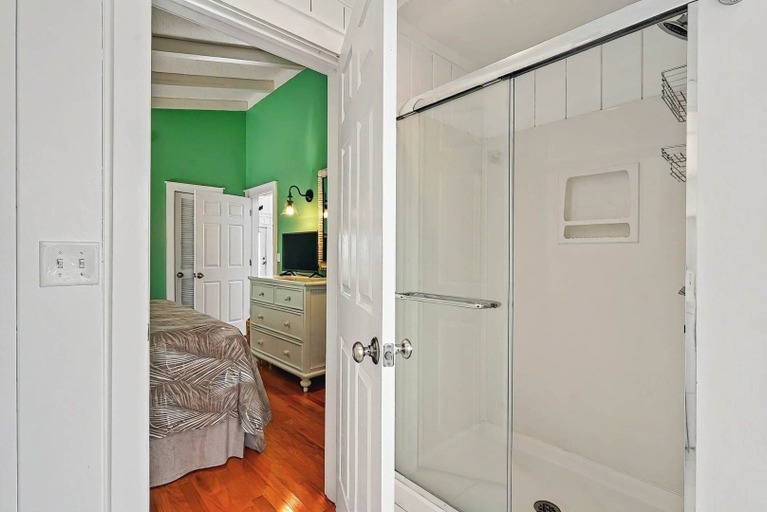 Bathroom 5, Xanadu - 4 Br Home, Brunswick