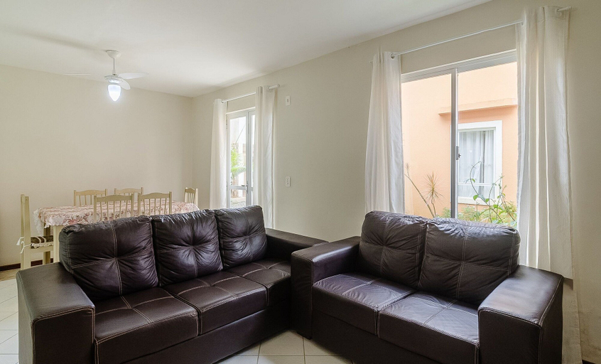 Living area, 2BR House w/ BBQ 150m From Beach Ccm0008, Bombinhas