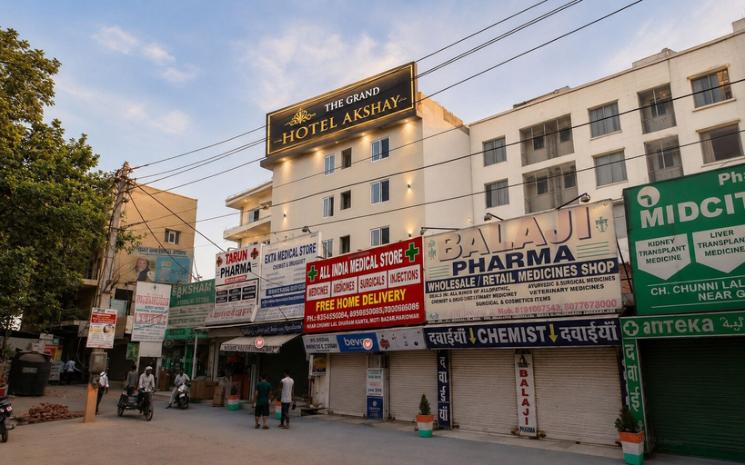 Exterior & Views, Hotel Akshay, Gurgaon