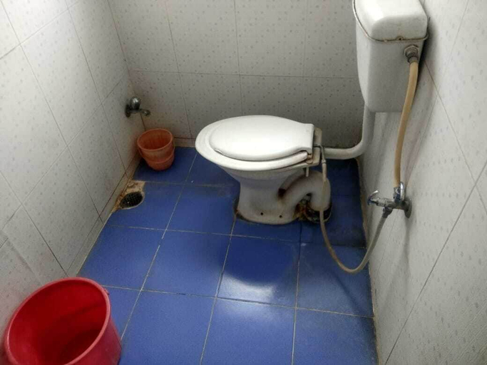 Bathroom 5, Hotel Rahi, Nashik