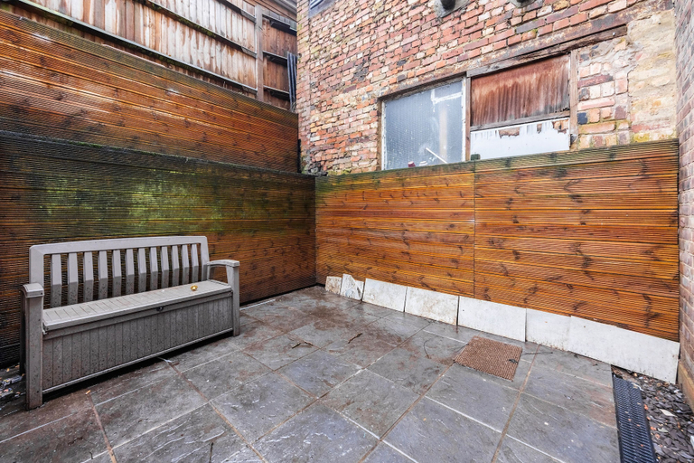 Room 4, 3 Bedroom Apartment by River Thames, London