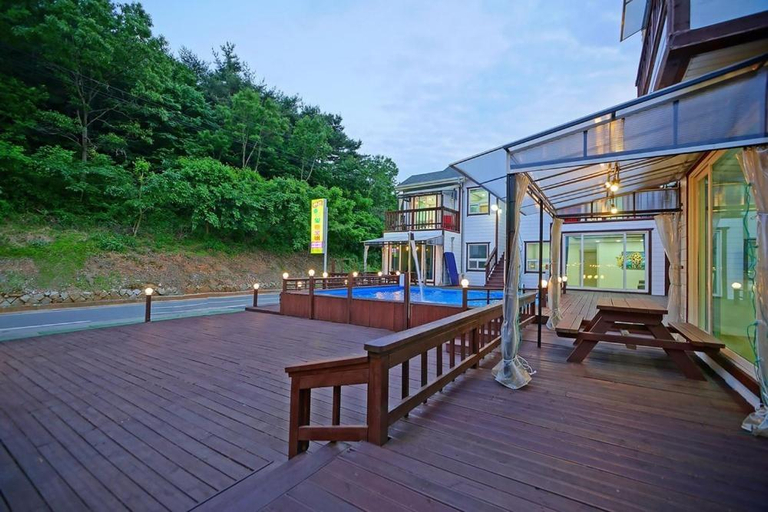 Others 4, anmyeondo neipkeulrobeo suyeongjangpensyeon, Taean
