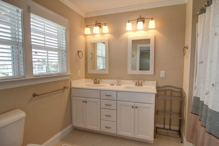 Bathroom 3, Welcome  4 Bedroom Home by RedAwning, Brunswick