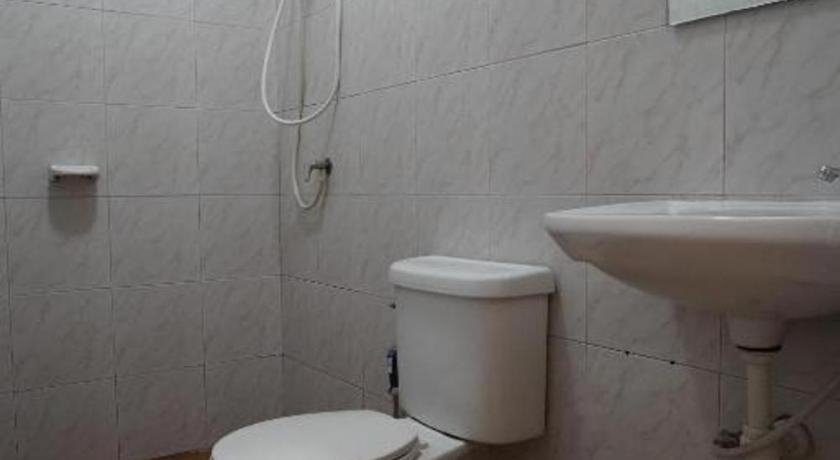 Bathroom 4, Deejai hotel, Muang Chon Buri