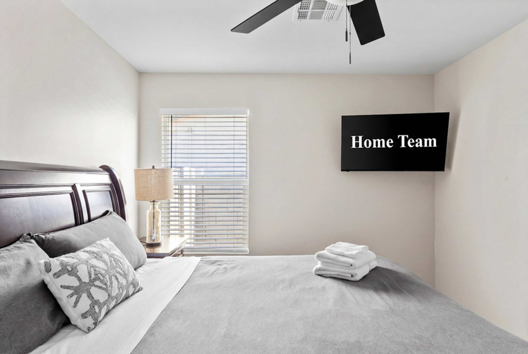 Room 5, Poolside Patio Close to Westgate Dog Friendly, Maricopa
