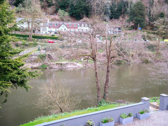 View from property 4, Contemporary Cornwall Retreat for Groups, Gloucestershire