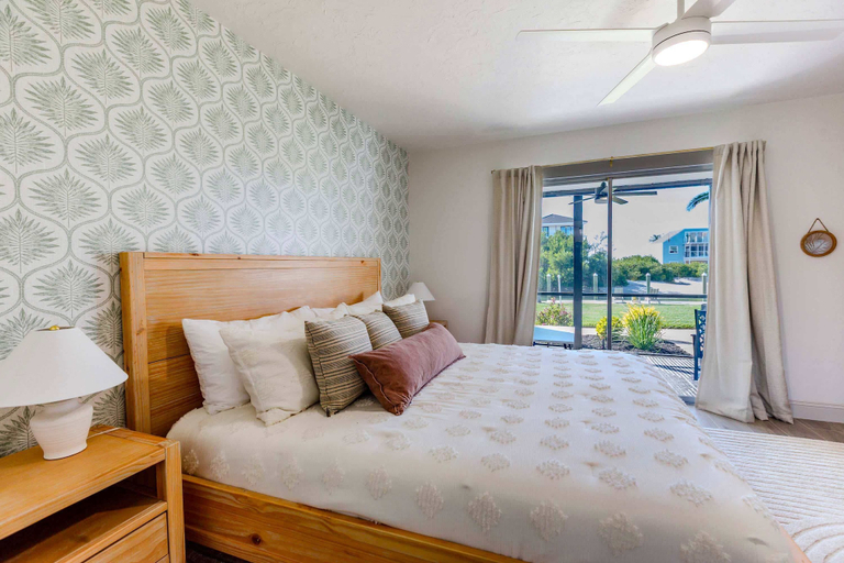 Room 3, Quiet Condo with Pool Ground Floor, Sarasota