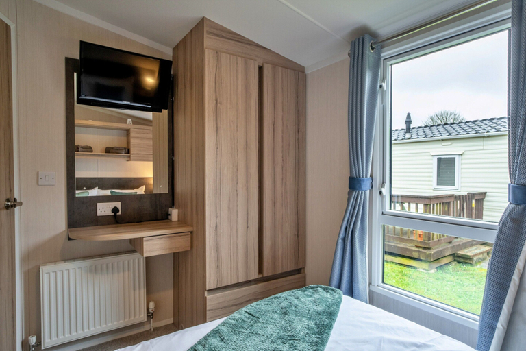 Room 4, Pine Forest Lodge in Cornwall, Cornwall