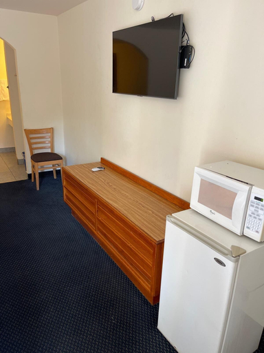 Room 4, D-Lux budget Inn, Cook