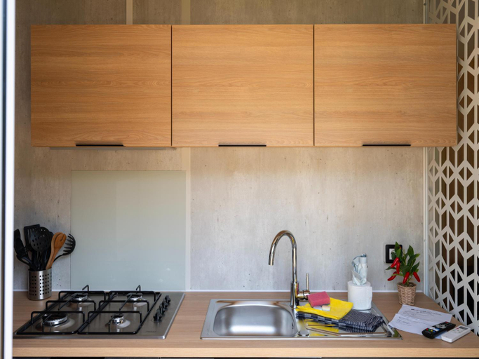 Kitchen 3, Nature-Rich Caravan Retreat for 6, Oost-Vlaanderen