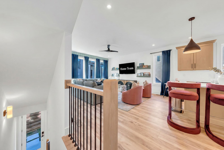 Room 3, 4BR Nashville Hideaway - Rooftop Views - Fire Pit, Davidson