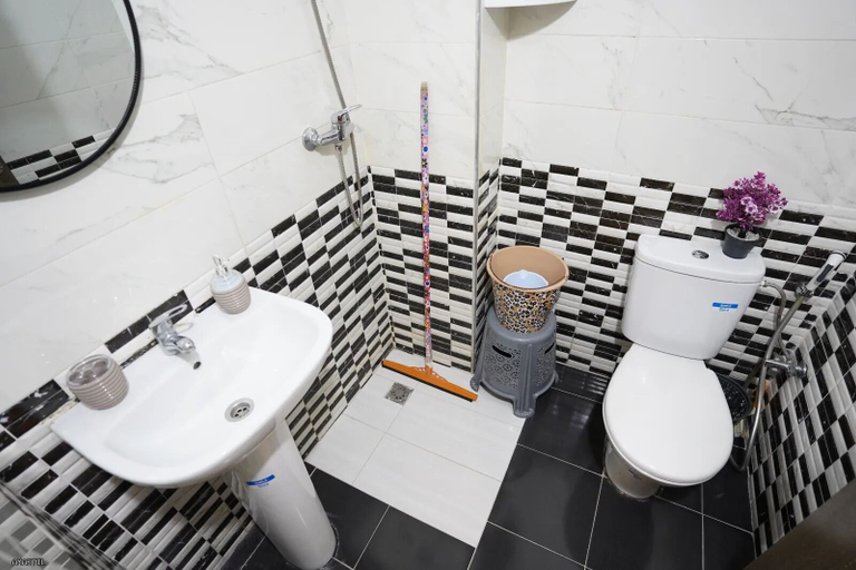 Bathroom 5, Charming 2 -bedroom Apartment in Martil, Morocco 2 ème Étage, Tétouan