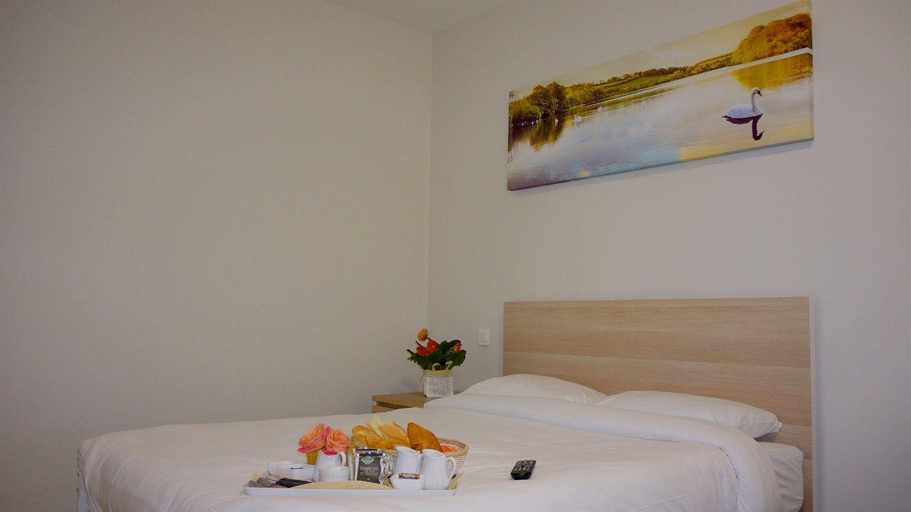 Bedroom 4, Hôtel Vauban, Seine-Saint-Denis
