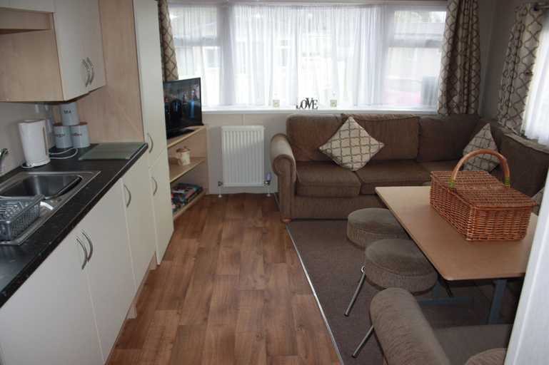 Living area 5, 10 Berth Caravan Butlins Skegness 2 Showers Pets, Lincolnshire