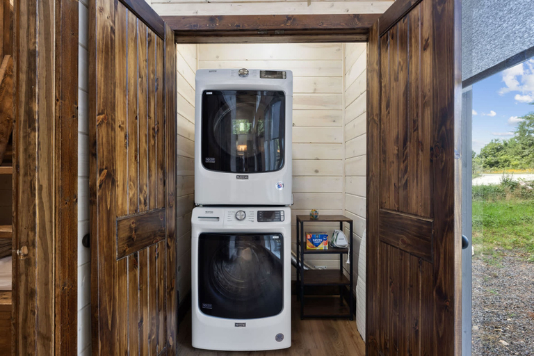 Room 2, Broken Bow Luxury Cabin Hot Tub Playset Games, McCurtain