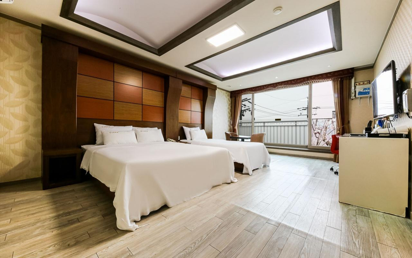 Bedroom 4, Taean Anmyeon Lux Pensiontel, Taean