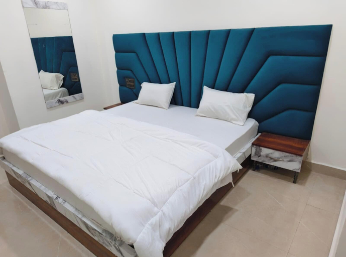 Room 5, Hotel CS Inn & Restaurant, Agra