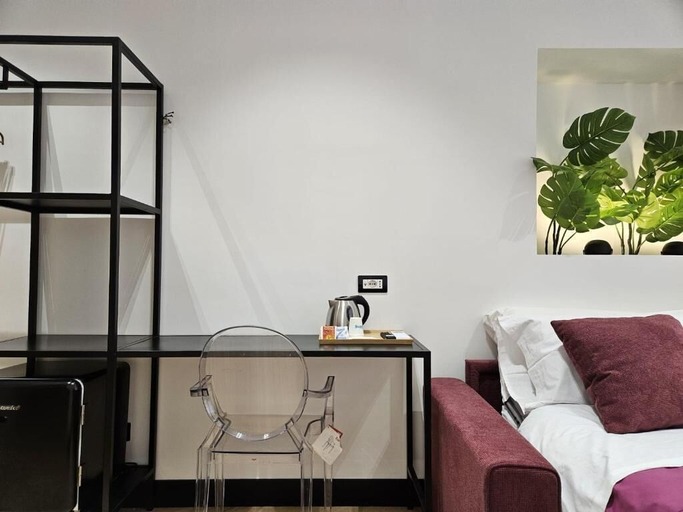 Bedroom 3, Orefici Place, Napoli